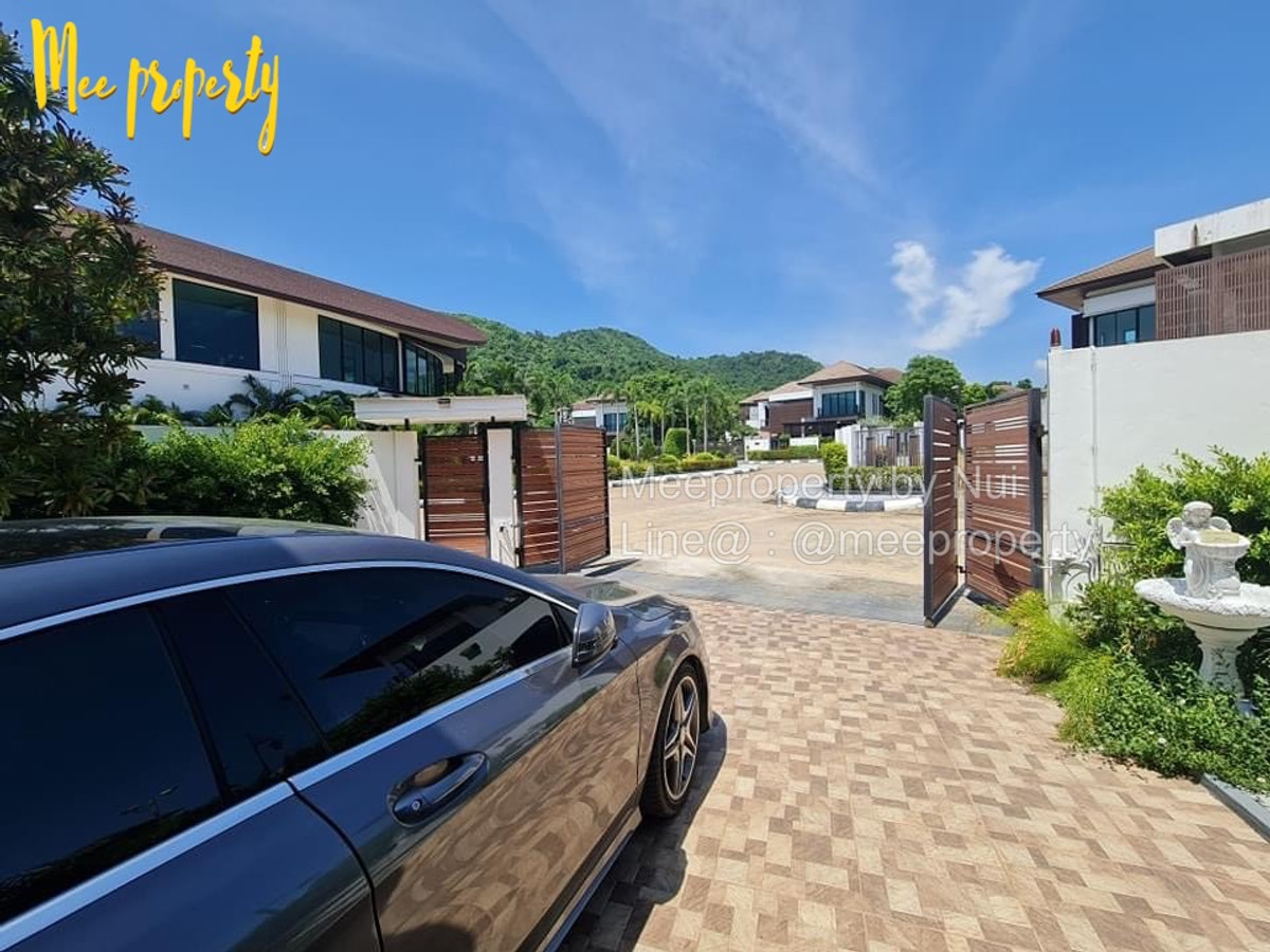 ให้เช่าบ้านพัทยา บางแสน ชลบุรี สัตหีบ : #ให้เช่า  บ้านเดี่ยวสไตล์โมเดิร์นทรอปิคอล 2 ชั้น วิวเขา ขนาดที่ดิน 115 ตร.ว. พื้นที่ใช้สอย 330 ตร.ม.📍 หมู่บ้านนาคราทรัพย์ (ศรีราชา) ใกล้อ่างเก็บน้ำบางพระ  ME-241