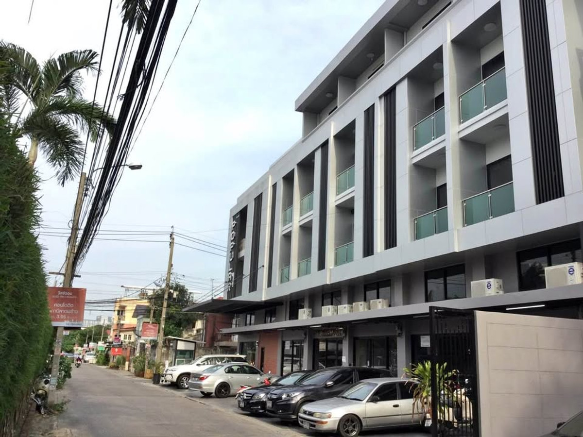 ให้เช่าบ้านลาดพร้าว เซ็นทรัลลาดพร้าว : ทาวน์โฮม 5 ชั้น เหมาะทำออฟฟิศ ถนนลาดพร้าวซอย 18 ใกล้ MRTลาดพร้าว 