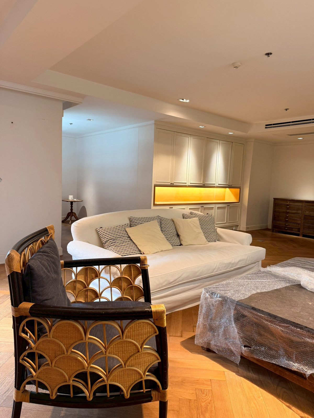 ขายคอนโดสุขุมวิท อโศก ทองหล่อ : คอนโดหรูห้องใหญ่ 2 ห้องนอน ที่ La Vie En Rose Sukhumvit 36, Contact 062-496-6454