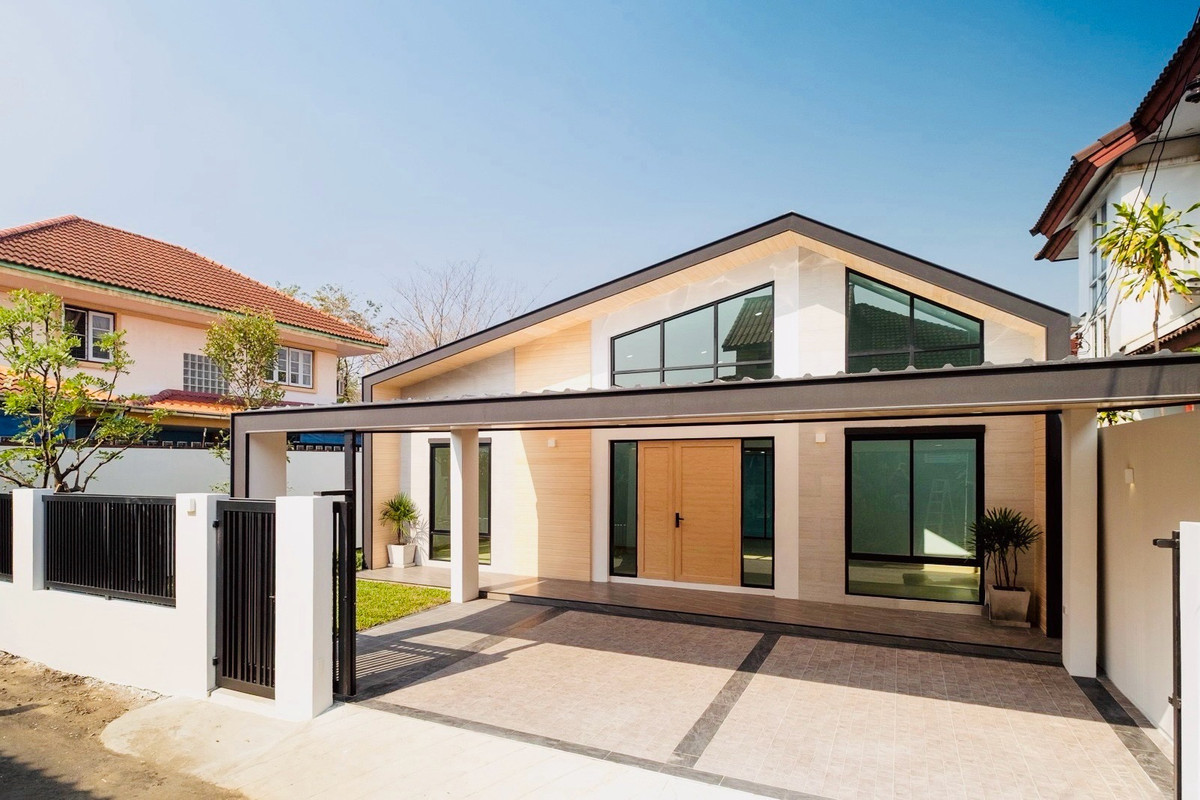 ขายบ้านเกษตร นวมินทร์ ลาดปลาเค้า : ขายบ้านชั้นเดียว รีโนเวทใหม่ทั้งหลัง
หลังมุม สภาพแวดล้อมดี 
นวมินทร์68 แยก6 ขนาด 51.2 ตรว.