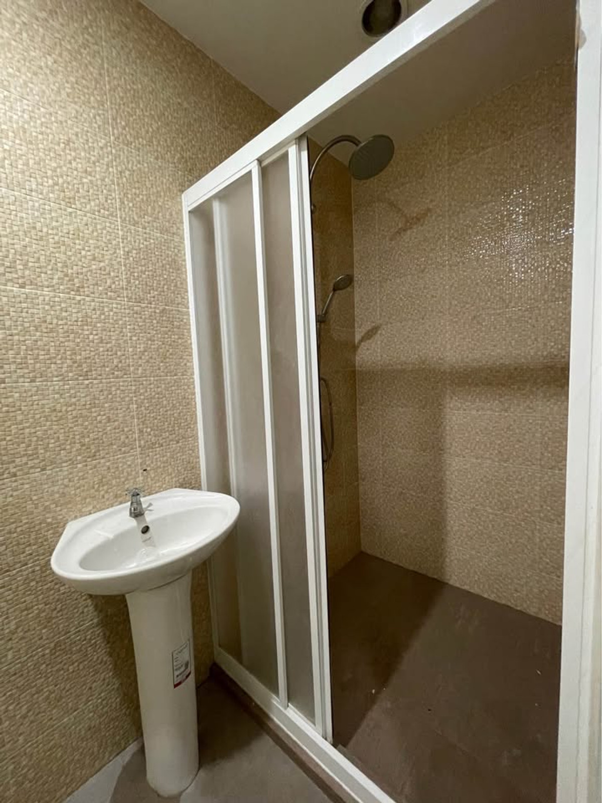 ให้เช่าบ้านลาดพร้าว เซ็นทรัลลาดพร้าว : ทาวน์โฮม 5 ชั้น เหมาะทำออฟฟิศ ถนนลาดพร้าวซอย 18 ใกล้ MRTลาดพร้าว 