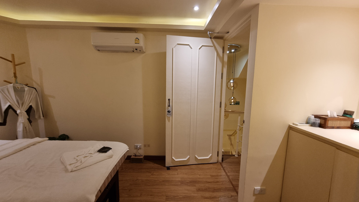 For RentRetail SpaceSukhumvit, Asoke, Thonglor : For rent, Spa Thonglor, a 3-story townhouse, size 400 sq m.