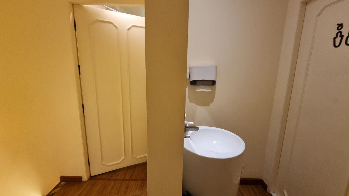 For RentRetail SpaceSukhumvit, Asoke, Thonglor : For rent, Spa Thonglor, a 3-story townhouse, size 400 sq m.