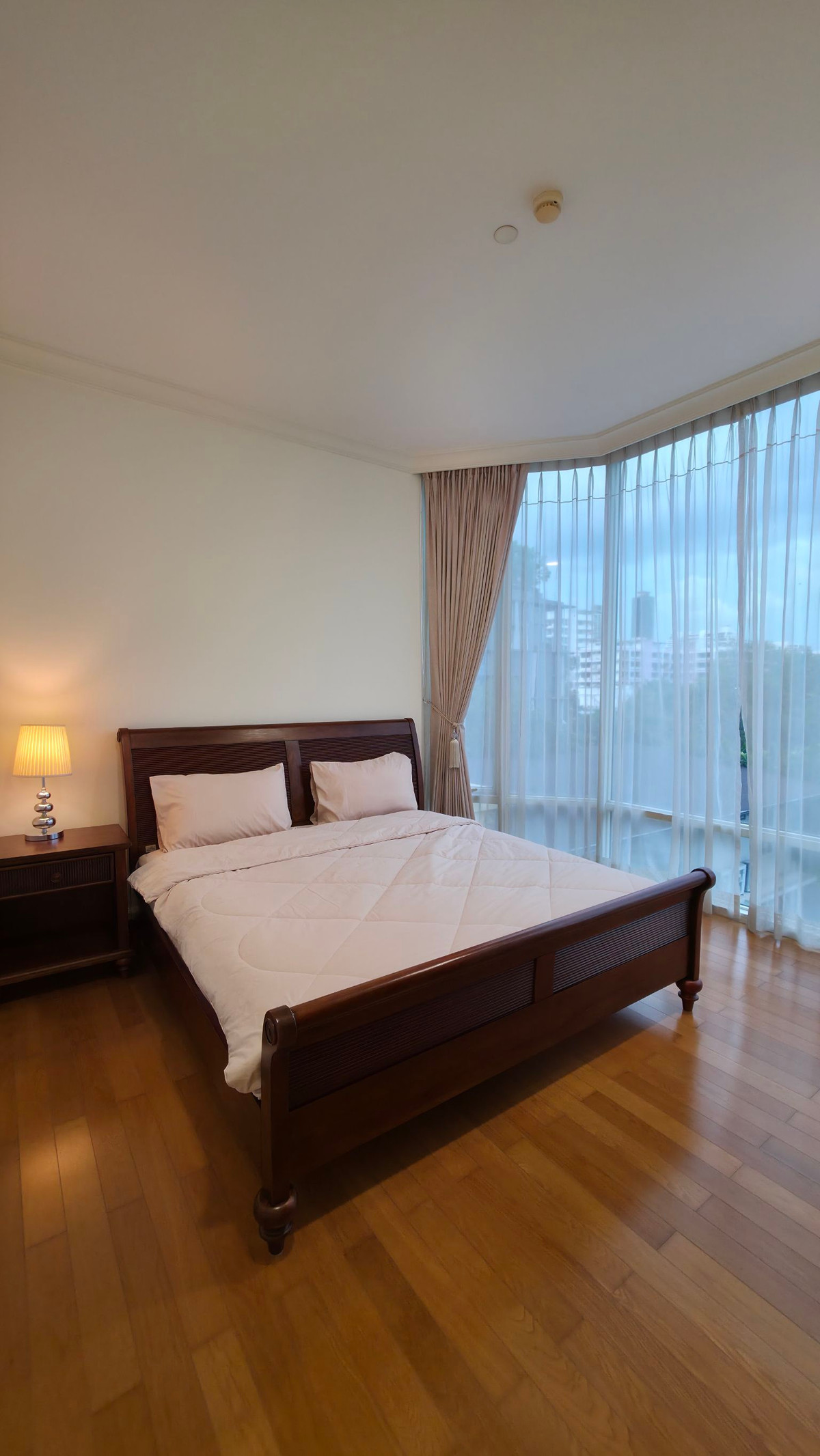 ให้เช่าคอนโดสุขุมวิท อโศก ทองหล่อ : ให้เช่า Royce Private Residences ราคา 68,000 บาท [MKr260207]