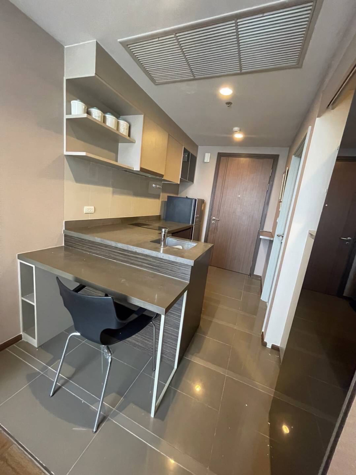 For RentCondoSapankwai,Jatujak : For rent: Onyx Phaholyothin 1 bed Duplex, high floor, price 18,500/month. If interested, contact 098-9655699 I LINE: 0817333255 Pick available room 25/3/69