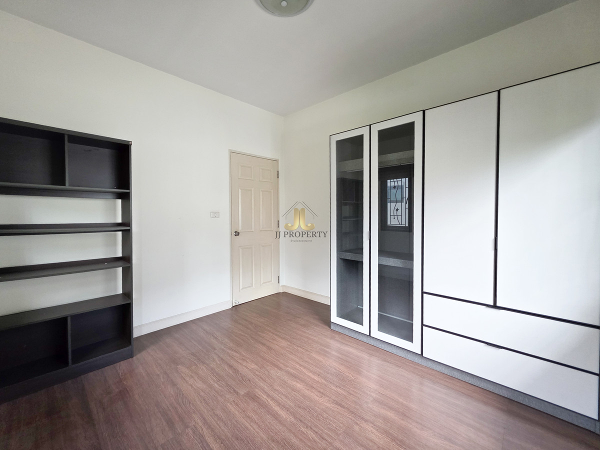 For SaleHouseSeri Thai, Ramkhamhaeng Nida : Single house in the Seri Thai area, near the expressway, Synphaet Hospital. Fashion Island Mall