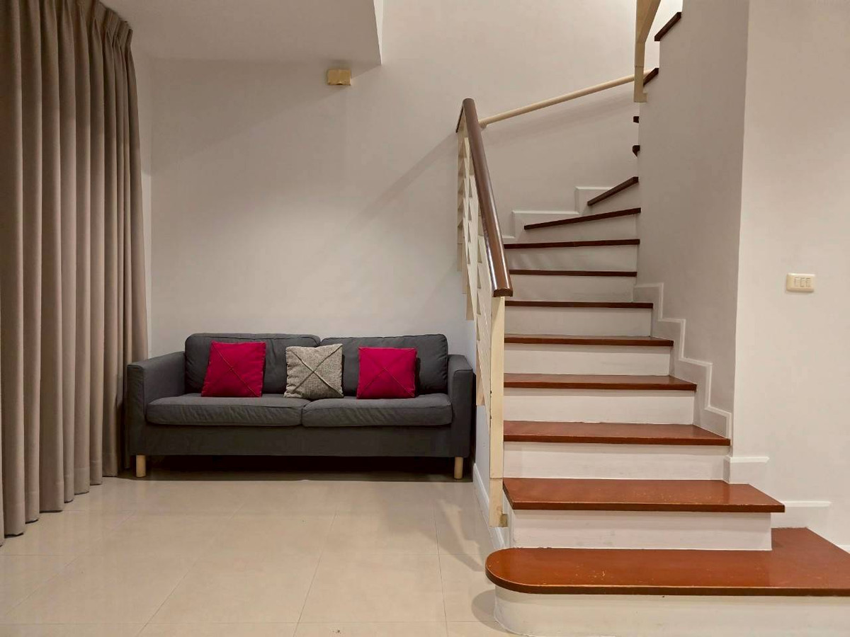 For SaleTownhomeThaphra, Talat Phlu, Wutthakat : 3-story townhome in the heart of Sathorn-Taksin area, near BTS Wutthakat.