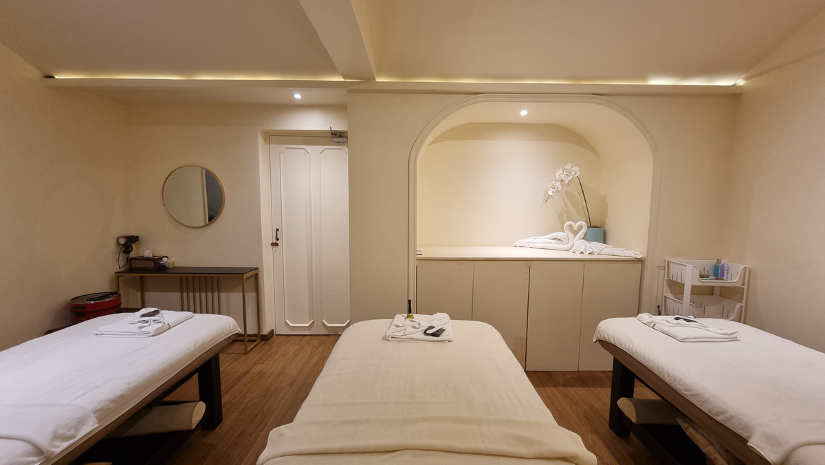 For RentRetail SpaceSukhumvit, Asoke, Thonglor : For rent, Spa Thonglor, a 3-story townhouse, size 400 sq m.