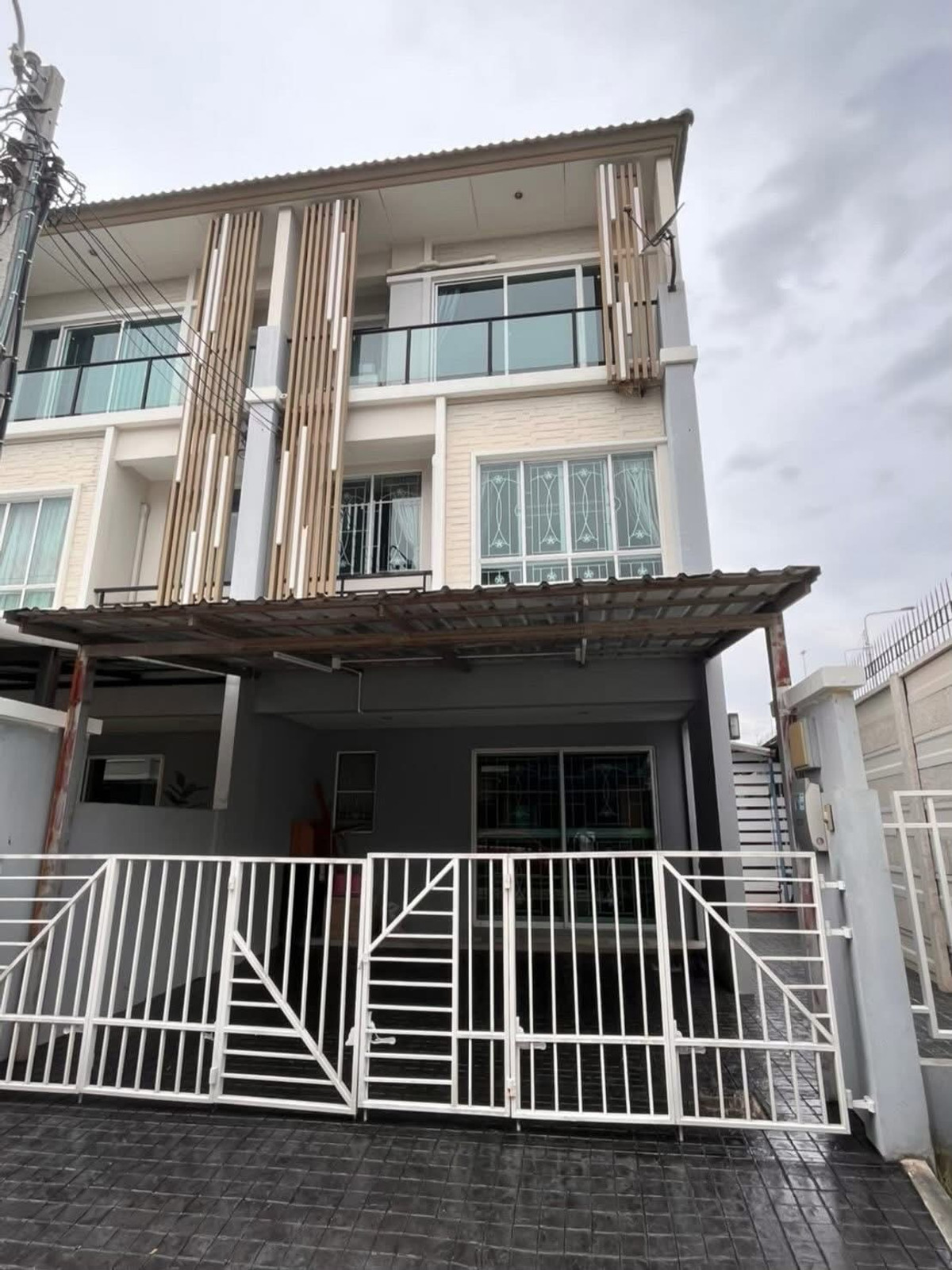 ให้เช่าทาวน์โฮมแจ้งวัฒนะ เมืองทอง : ให้เช่าทาวน์โฮม เดอะแพลนท์ ซิตี้ แจ้งวัฒนะ ติดรถไฟฟ้า ตรงข้ามอิมแพ็ค เมืองทองธานี