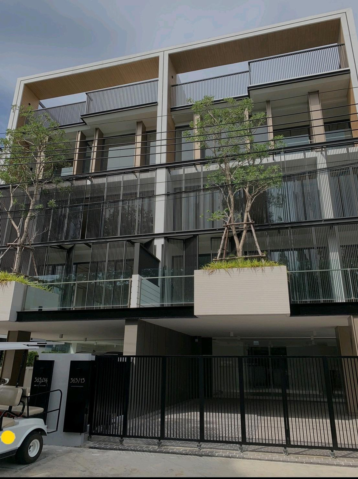 ให้เช่าโฮมออฟฟิศพระราม 9 เพชรบุรีตัดใหม่ RCA : โฮมออฟฟิต 5 ชั้น ทำเลดี ตกแต่งสวยงาม ให้เช่า ย่านพระราม9-พัฒนาการ ใกล้เดอะไนน์ เซ็นเตอร์ พระราม 9 เพียง 400 เมตร