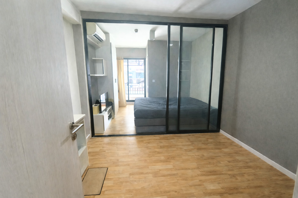 For SaleCondoSamut Prakan,Samrong : Step out of the condo… and you’re at the BTS. Life becomes instantly easier! For sale: The Cabana Condominium Easy living, fast travel, seamless city connectivity — no transfers needed.