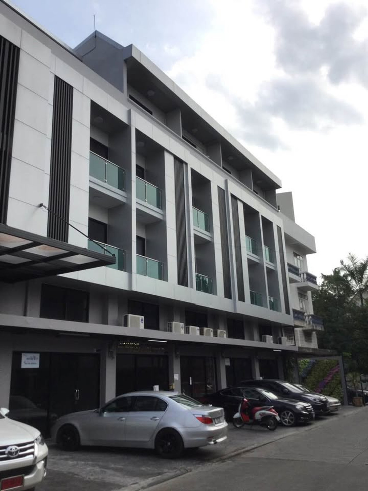 ให้เช่าบ้านสะพานควาย จตุจักร : Home Office + Warehouse ใกล้สวนจตุจักร รถไฟฟ้าใต้ดิน เข้าออกถนนได้ 3 เส้น 