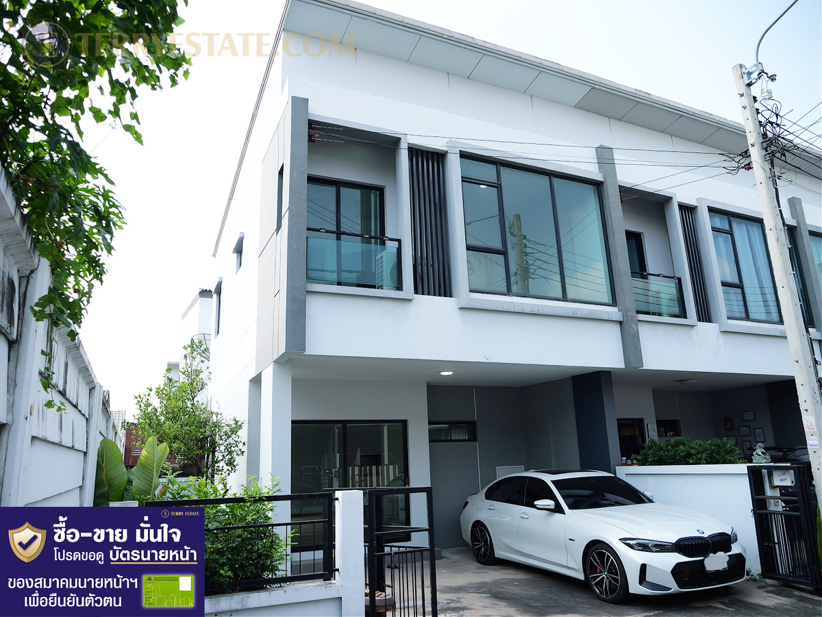 ขายทาวน์โฮมนวมินทร์ รามอินทรา : ขาย ทาวน์โฮมโมเดิร์นหลังมุม 3นอน 2น้ำ ขนาด 25.3 ตร.วา ปรับปรุงใหม่ เพิ่มห้องนอนได้ เป็นส่วนตัวสูง บนทำเลศักยภาพ