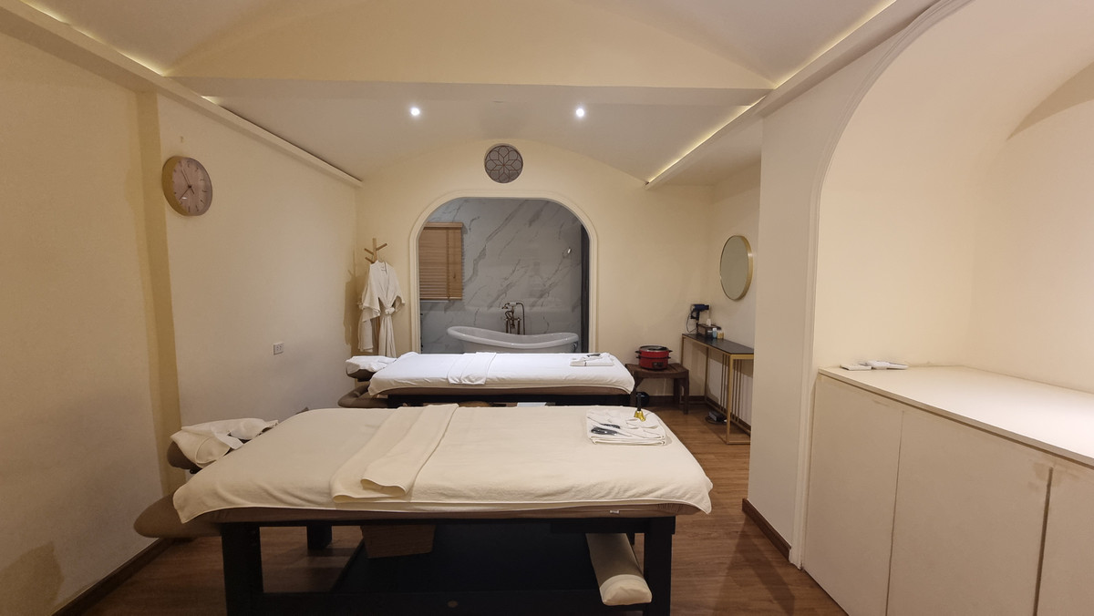 For RentRetail SpaceSukhumvit, Asoke, Thonglor : For rent, Spa Thonglor, a 3-story townhouse, size 400 sq m.