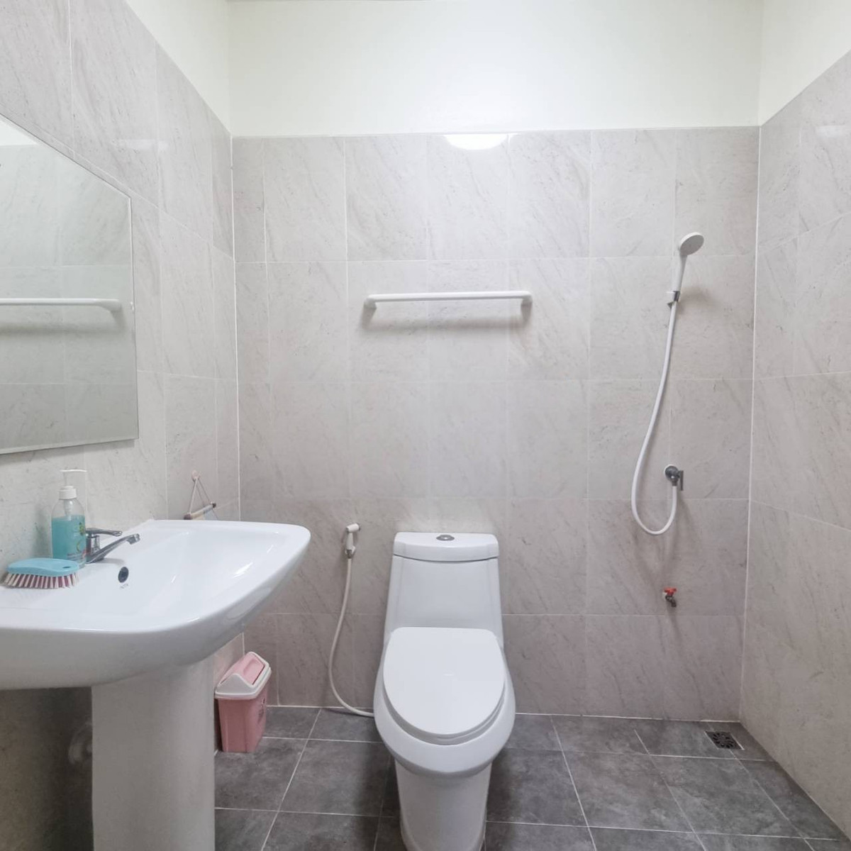 ขายทาวน์โฮมรามคำแหง หัวหมาก : ทาวน์เฮ้าส์สภาพดี ติดรถไฟฟ้าศรีกรีฑาระยะเดิน 500 เมตร  ใกล้โรงพยาบาลสมิติเวช ศรีนครินทร์ 🚶