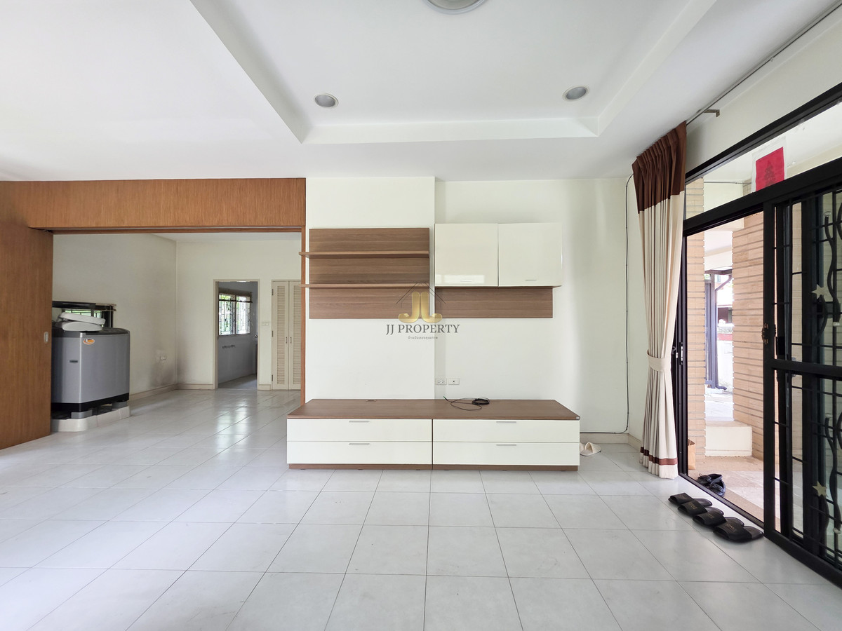 For SaleHouseSeri Thai, Ramkhamhaeng Nida : Single house in the Seri Thai area, near the expressway, Synphaet Hospital. Fashion Island Mall