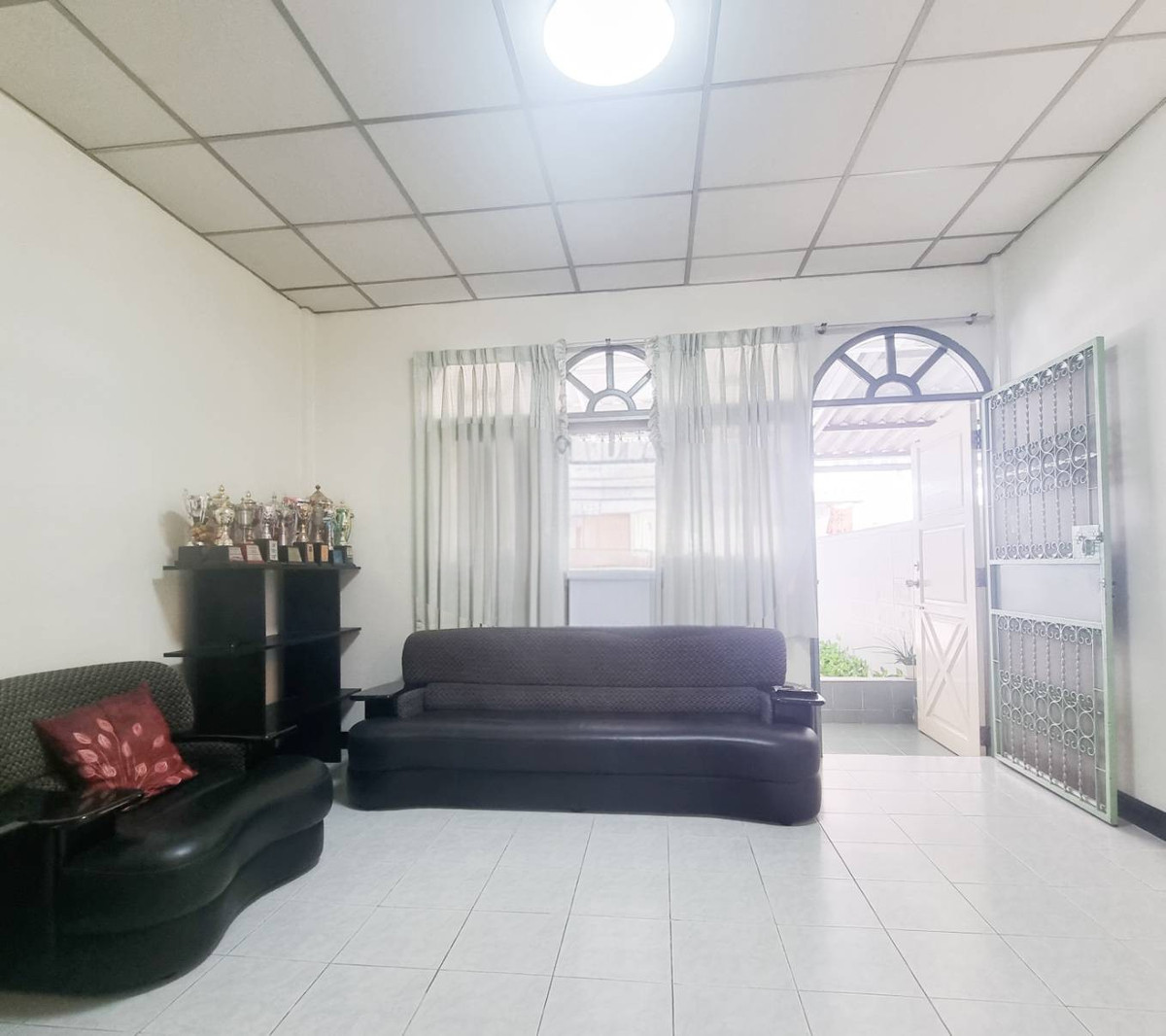 ขายทาวน์โฮมรามคำแหง หัวหมาก : ทาวน์เฮ้าส์สภาพดี ติดรถไฟฟ้าศรีกรีฑาระยะเดิน 500 เมตร  ใกล้โรงพยาบาลสมิติเวช ศรีนครินทร์ 🚶