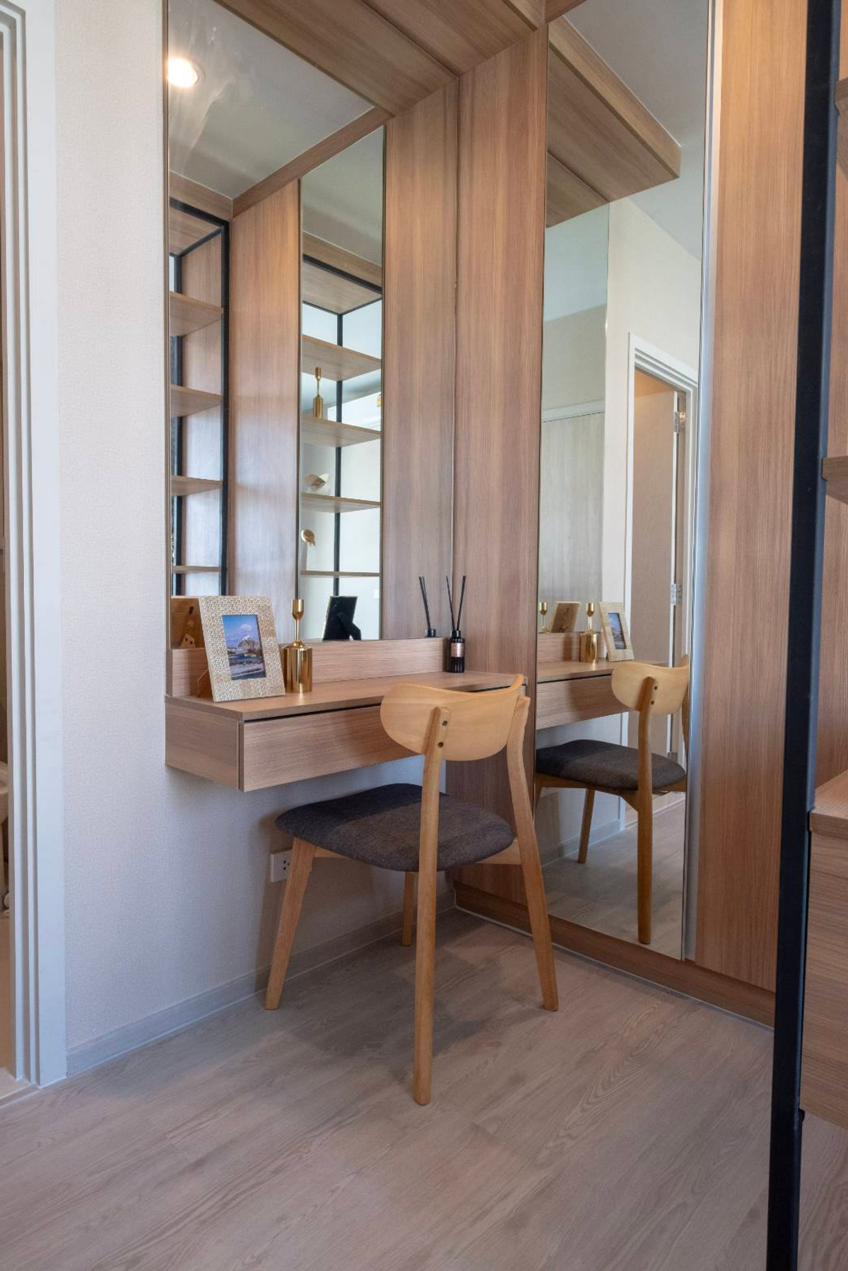 For RentCondoBangna, Bearing, Lasalle : RC023526 Condo corner room fully furnished for rent at NUE Noble Center Bangna, next to Central Bangna