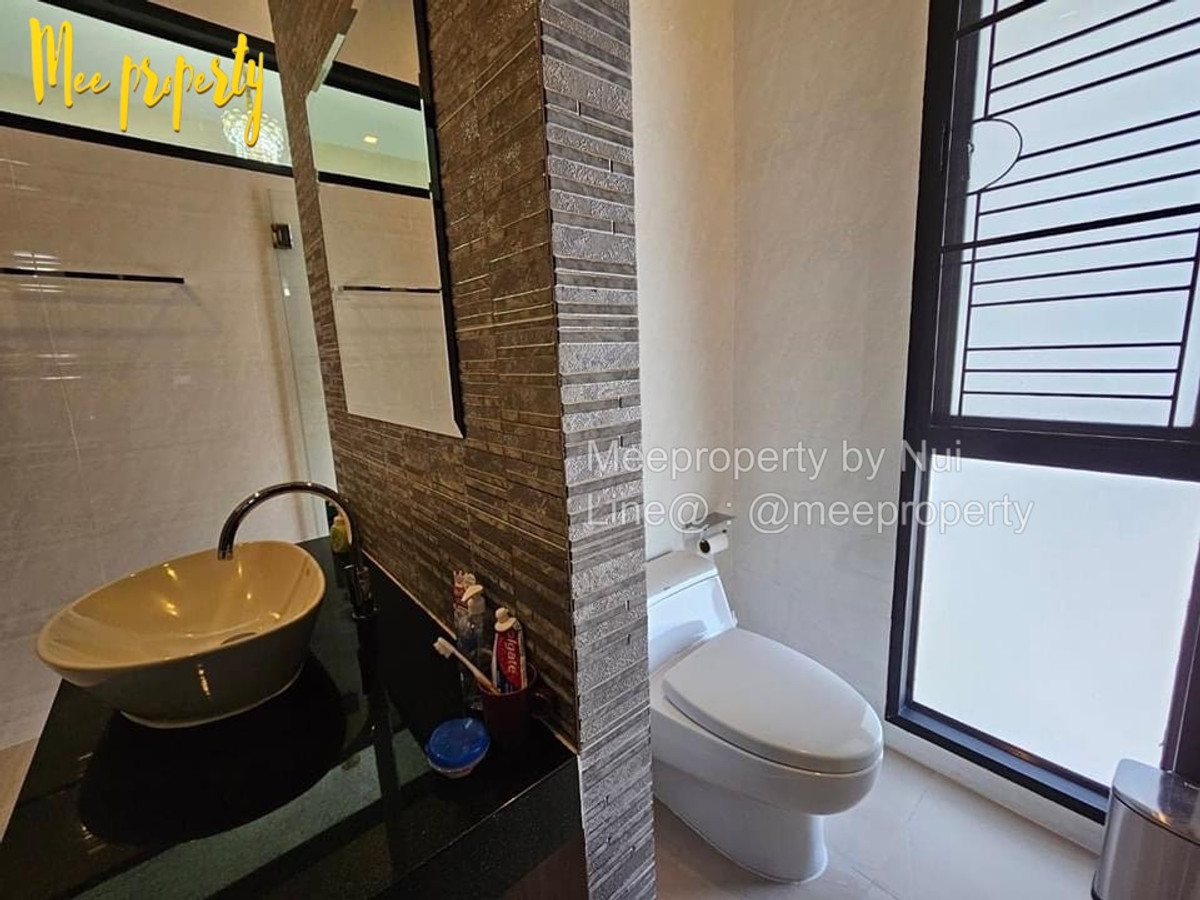 ให้เช่าบ้านพัทยา บางแสน ชลบุรี สัตหีบ : #ให้เช่า  บ้านเดี่ยวสไตล์โมเดิร์นทรอปิคอล 2 ชั้น วิวเขา ขนาดที่ดิน 115 ตร.ว. พื้นที่ใช้สอย 330 ตร.ม.📍 หมู่บ้านนาคราทรัพย์ (ศรีราชา) ใกล้อ่างเก็บน้ำบางพระ  ME-241