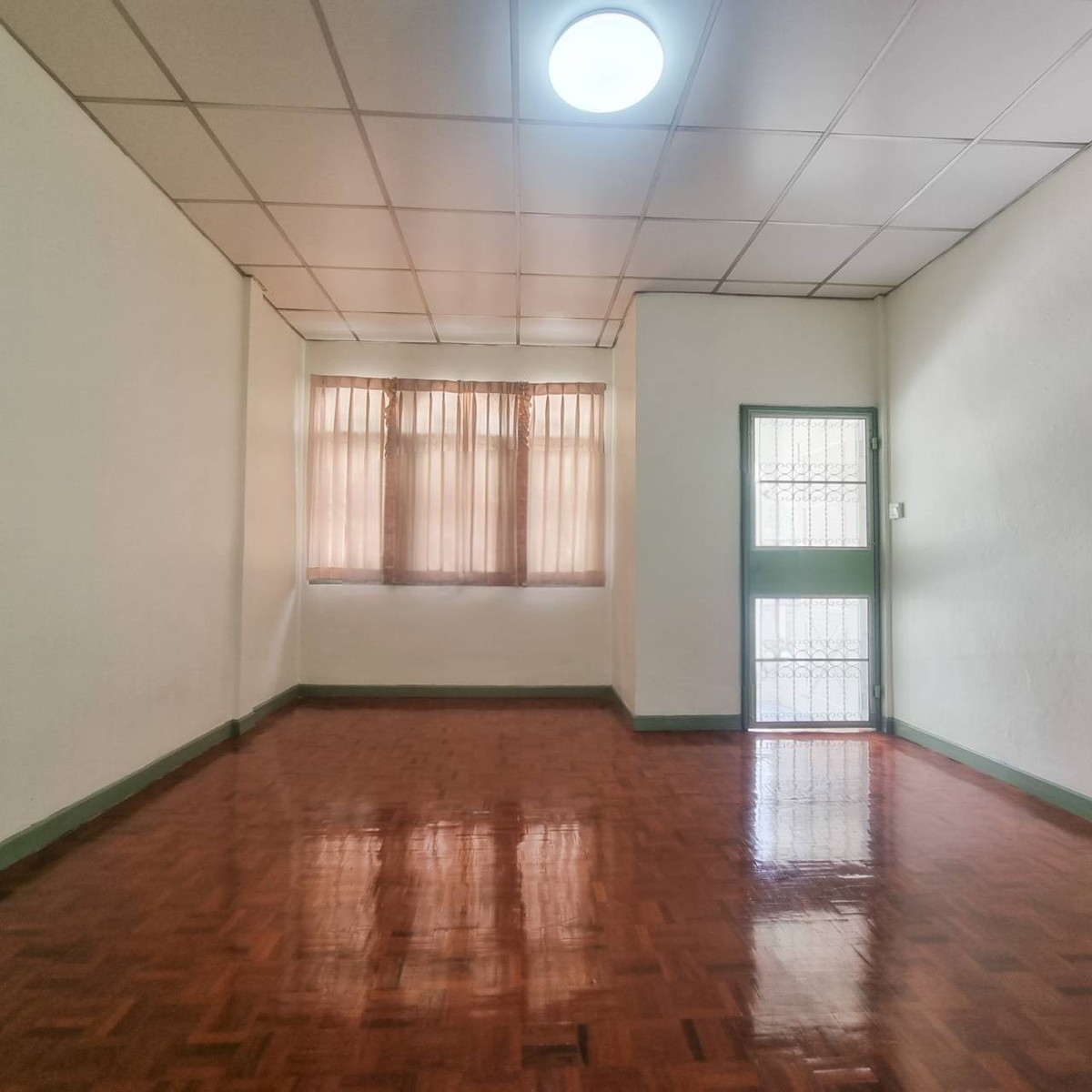 ขายทาวน์โฮมรามคำแหง หัวหมาก : ทาวน์เฮ้าส์สภาพดี ติดรถไฟฟ้าศรีกรีฑาระยะเดิน 500 เมตร  ใกล้โรงพยาบาลสมิติเวช ศรีนครินทร์ 🚶