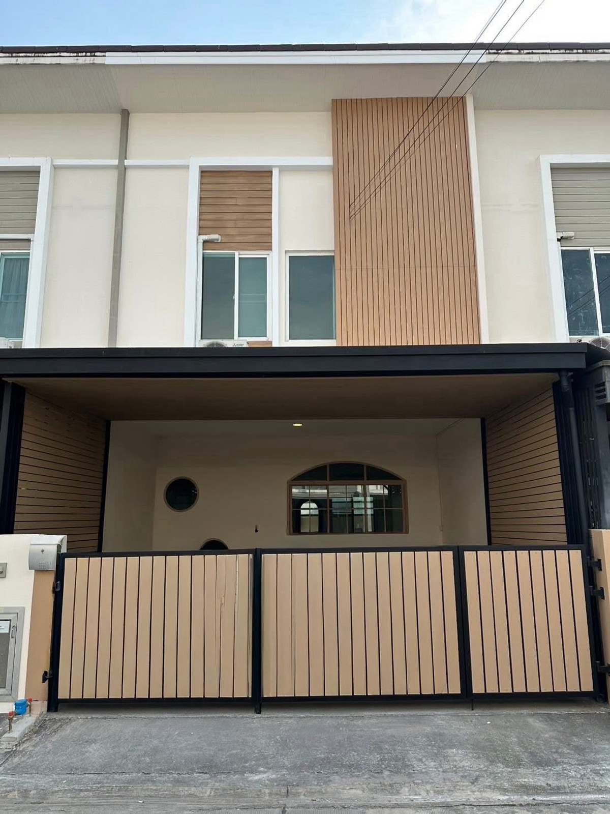 For SaleTownhomeSamut Prakan,Samrong : Casa City Bangna / 3 Bedrooms (For Sale), Casa City Bangna / 3 Bedrooms (FOR SALE) YOK046
