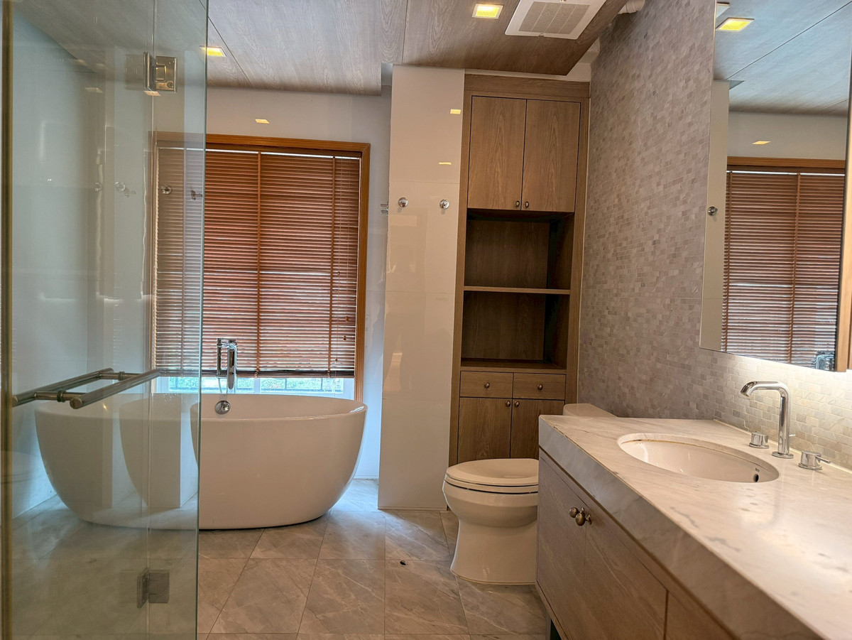 ขายคอนโดสุขุมวิท อโศก ทองหล่อ : คอนโดหรูห้องใหญ่ 2 ห้องนอน ที่ La Vie En Rose Sukhumvit 36, Contact 062-496-6454