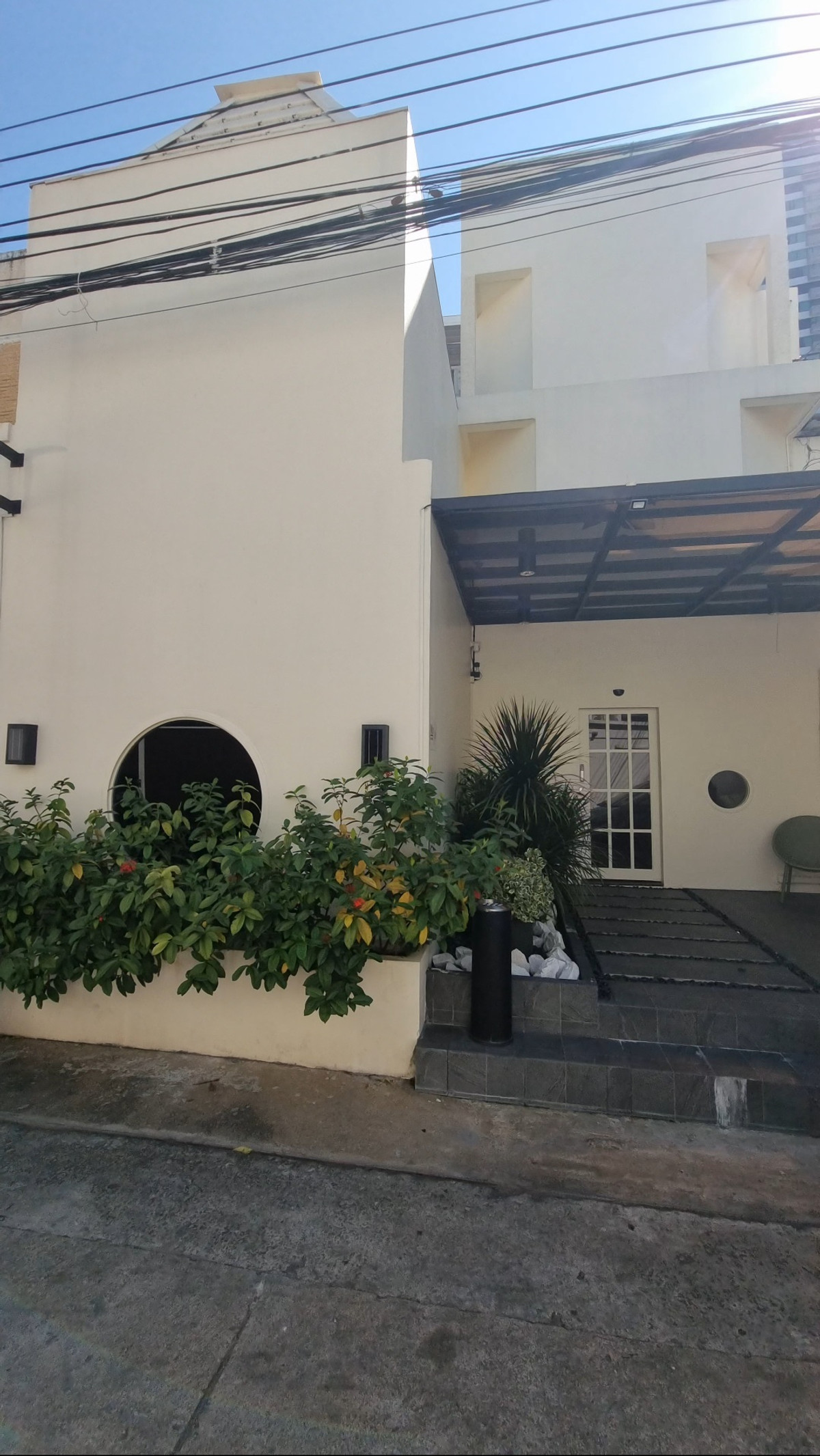 For RentRetail SpaceSukhumvit, Asoke, Thonglor : For rent, Spa Thonglor, a 3-story townhouse, size 400 sq m.