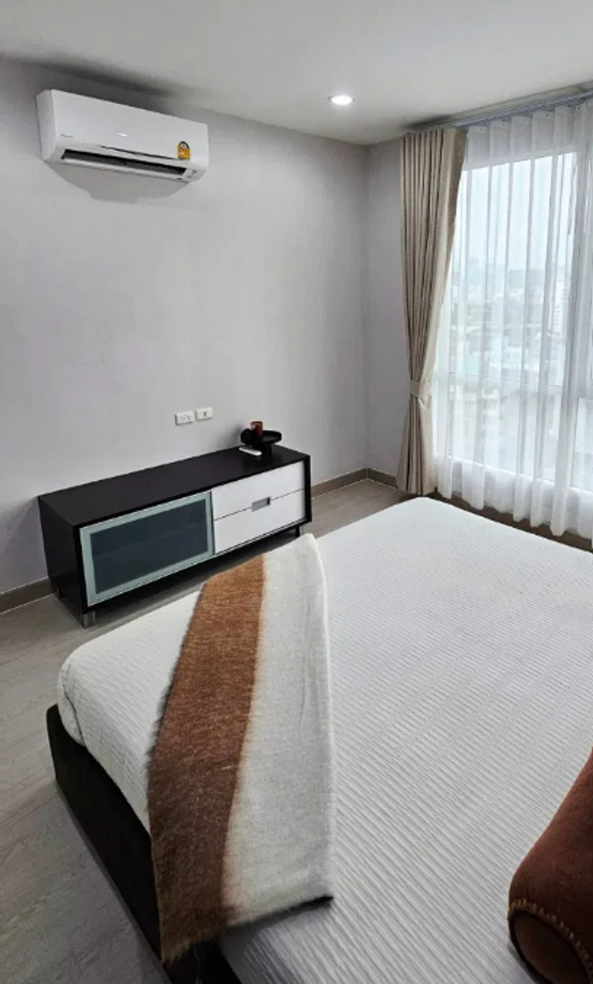 ขายคอนโดราชเทวี พญาไท : The Complete Ratchaprarob 35 sq.m. please add Line ID @806qphgn O8415O5483