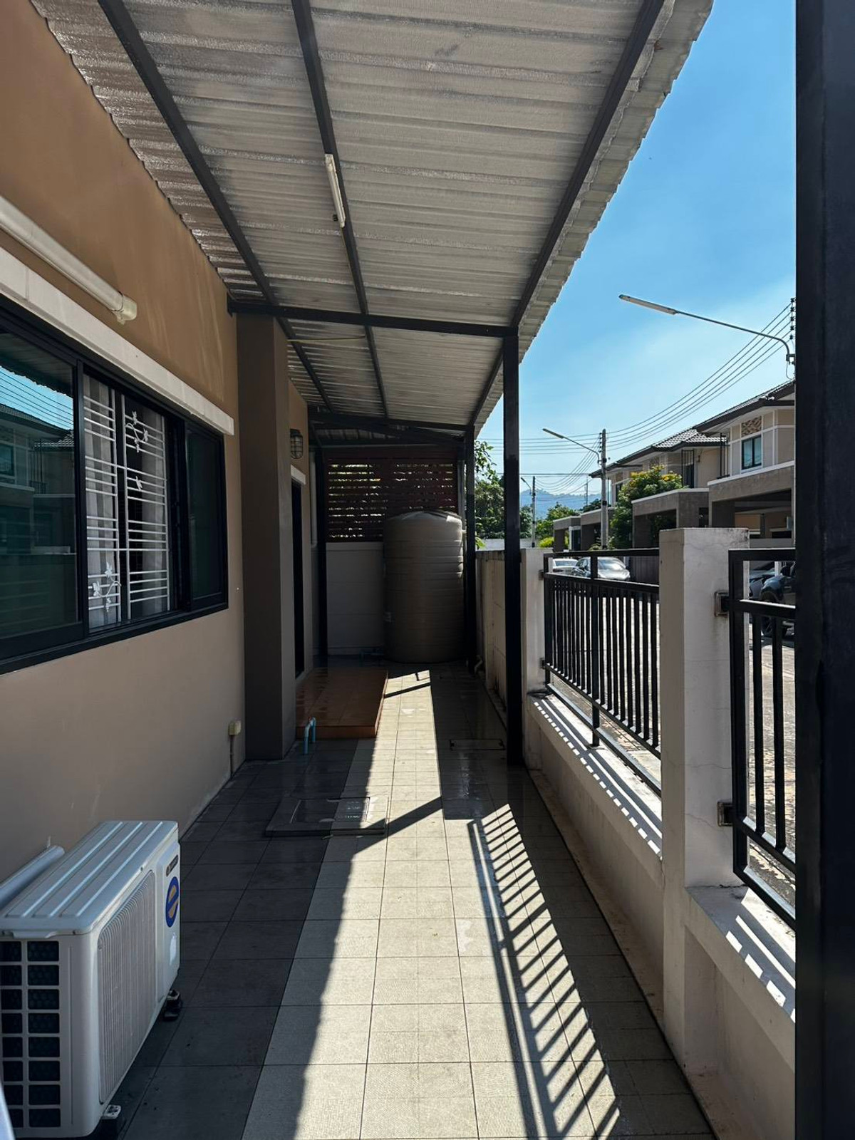 ขายบ้านพัทยา บางแสน ชลบุรี สัตหีบ : สงบแต่ไม่ไกลเมือง! ใกล้ถนนใหญ่ เดินทางไว 🌿 อนัญญา พรีเมี่ยม พลัส / 3 ห้องนอน (ขาย), Ananya Premium Plus / 3 Bedrooms (FOR SALE) BEWN062