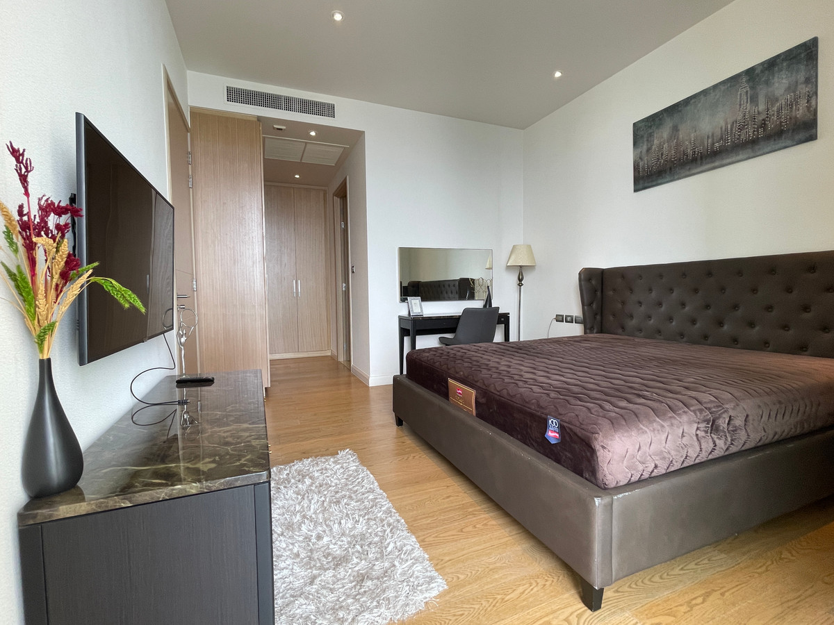 For SaleCondoWongwianyai, Charoennakor : Riverside condo for sale at Magnolia Waterfront Residences, beautifully decorated, fully furnished. There is a balcony with a river view. Near Icon Siam, BTS Charoen Nakhon, ready for sale