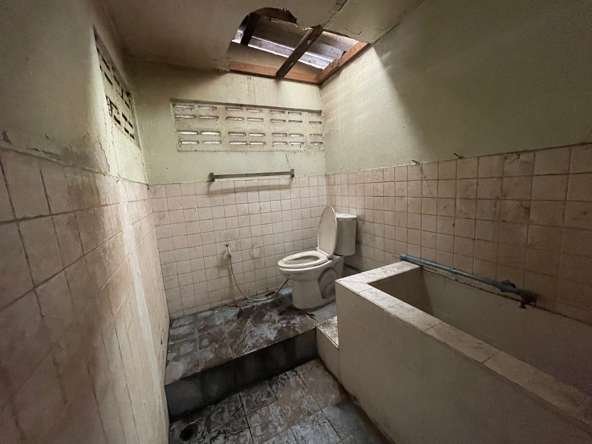 For SaleLandBang kae, Phetkasem : Empty land for sale, Soi Yaem Chaeng, behind Bang Chak gas station.