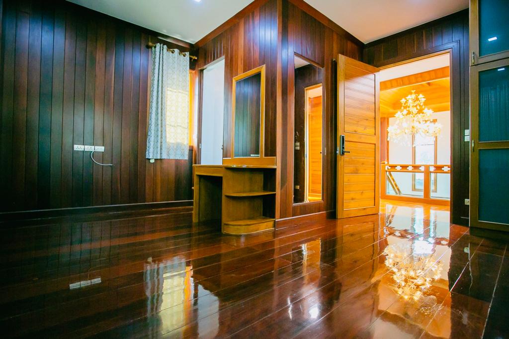 ให้เช่าบ้านรัชดา ห้วยขวาง : 🔥ให้เช่าด่วน🔥บ้านไม้สัก (ใกล้ MRT สุทธิสาร 1.7 กม.)