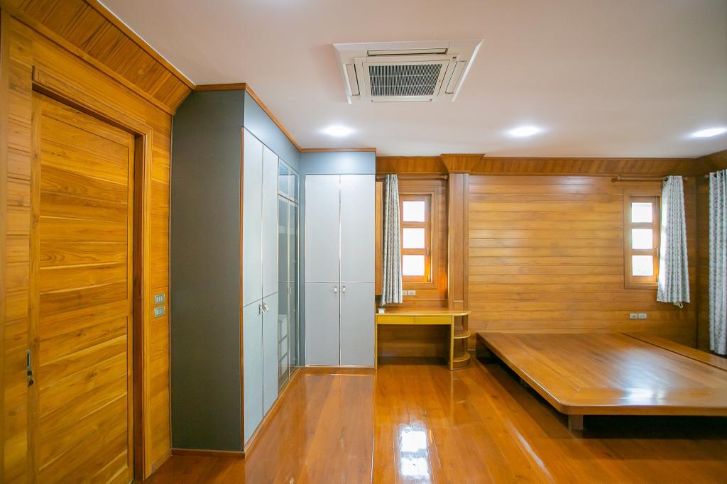 ให้เช่าบ้านรัชดา ห้วยขวาง : 🔥ให้เช่าด่วน🔥บ้านไม้สัก (ใกล้ MRT สุทธิสาร 1.7 กม.)