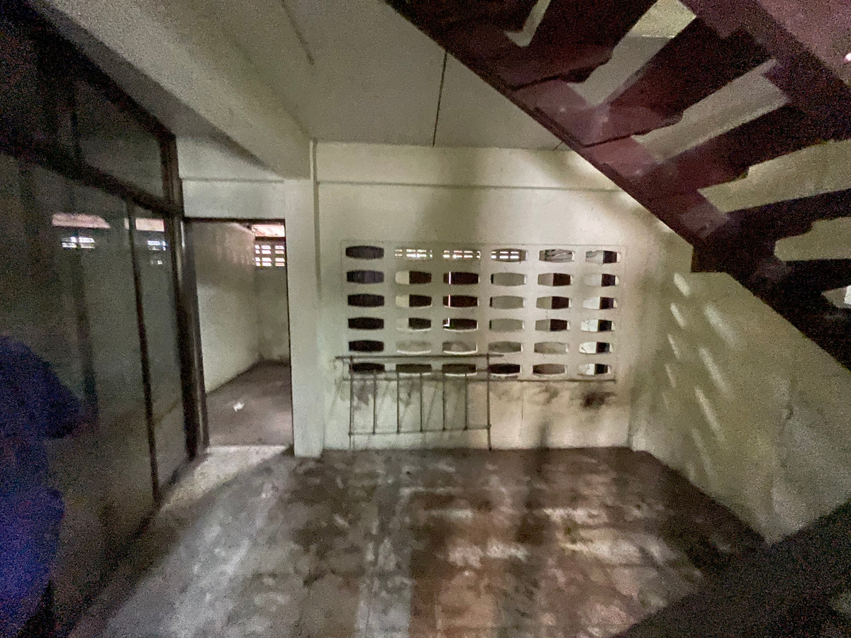 For SaleLandBang kae, Phetkasem : Empty land for sale, Soi Yaem Chaeng, behind Bang Chak gas station.