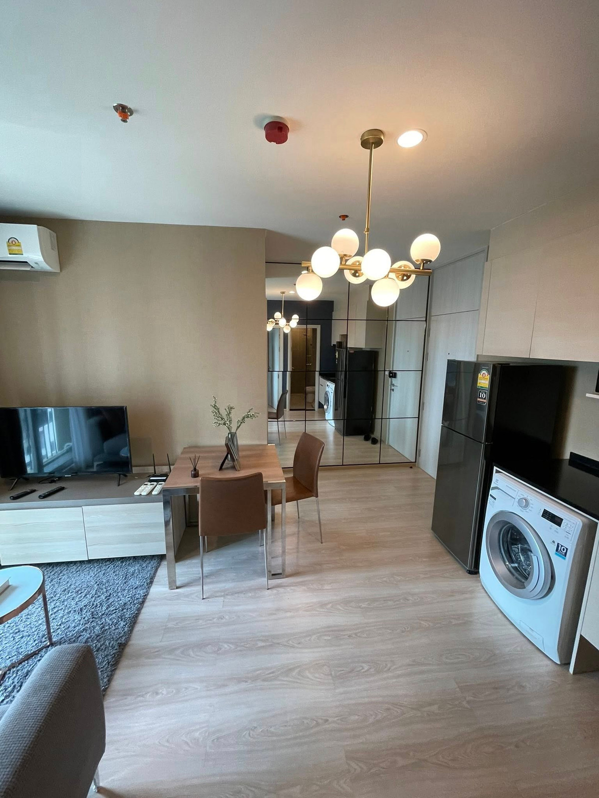 For SaleCondoRatchadapisek, Huaikwang, Suttisan : Noble Revolve Ratchada 2 / 2 Bedrooms (FOR SALE), Noble Revolve Ratchada 2 / 2 Bedrooms (For Sale) TARN243