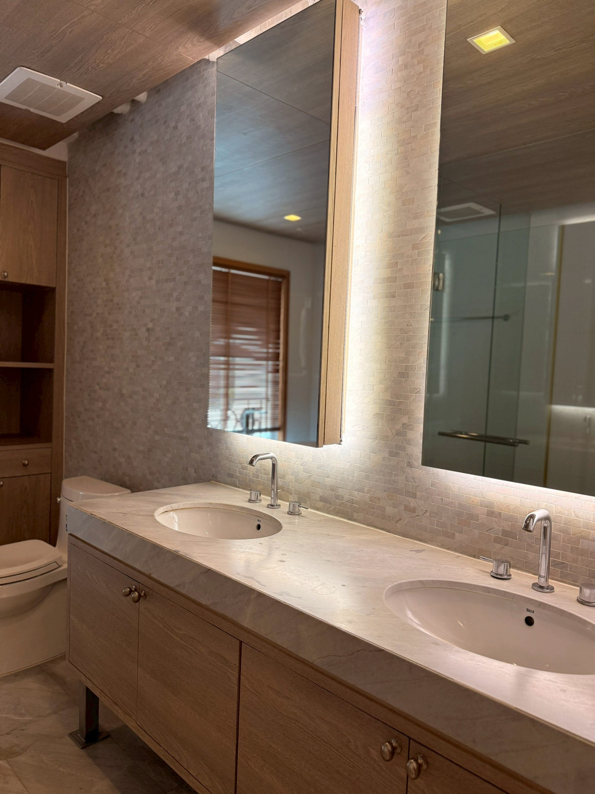 ขายคอนโดสุขุมวิท อโศก ทองหล่อ : คอนโดหรูห้องใหญ่ 2 ห้องนอน ที่ La Vie En Rose Sukhumvit 36, Contact 062-496-6454