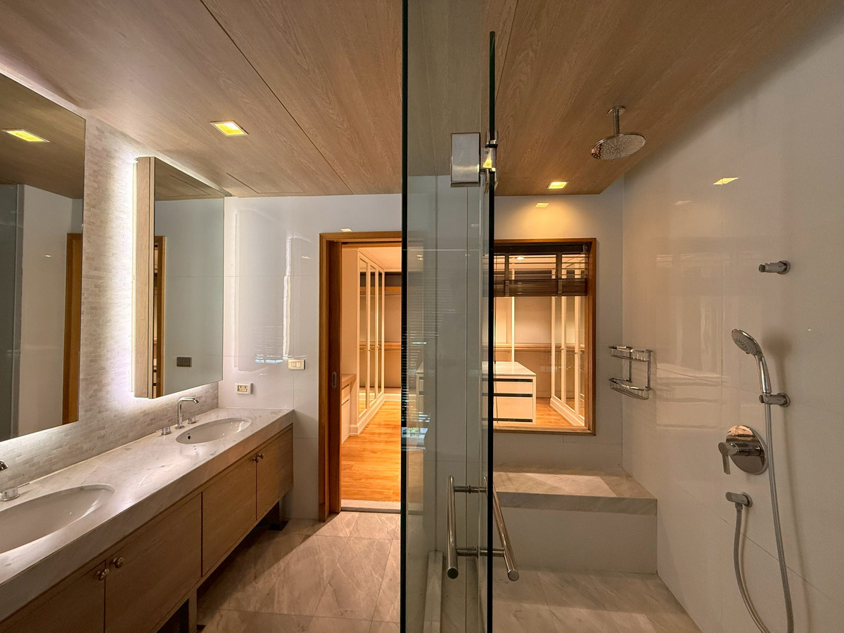 ขายคอนโดสุขุมวิท อโศก ทองหล่อ : คอนโดหรูห้องใหญ่ 2 ห้องนอน ที่ La Vie En Rose Sukhumvit 36, Contact 062-496-6454