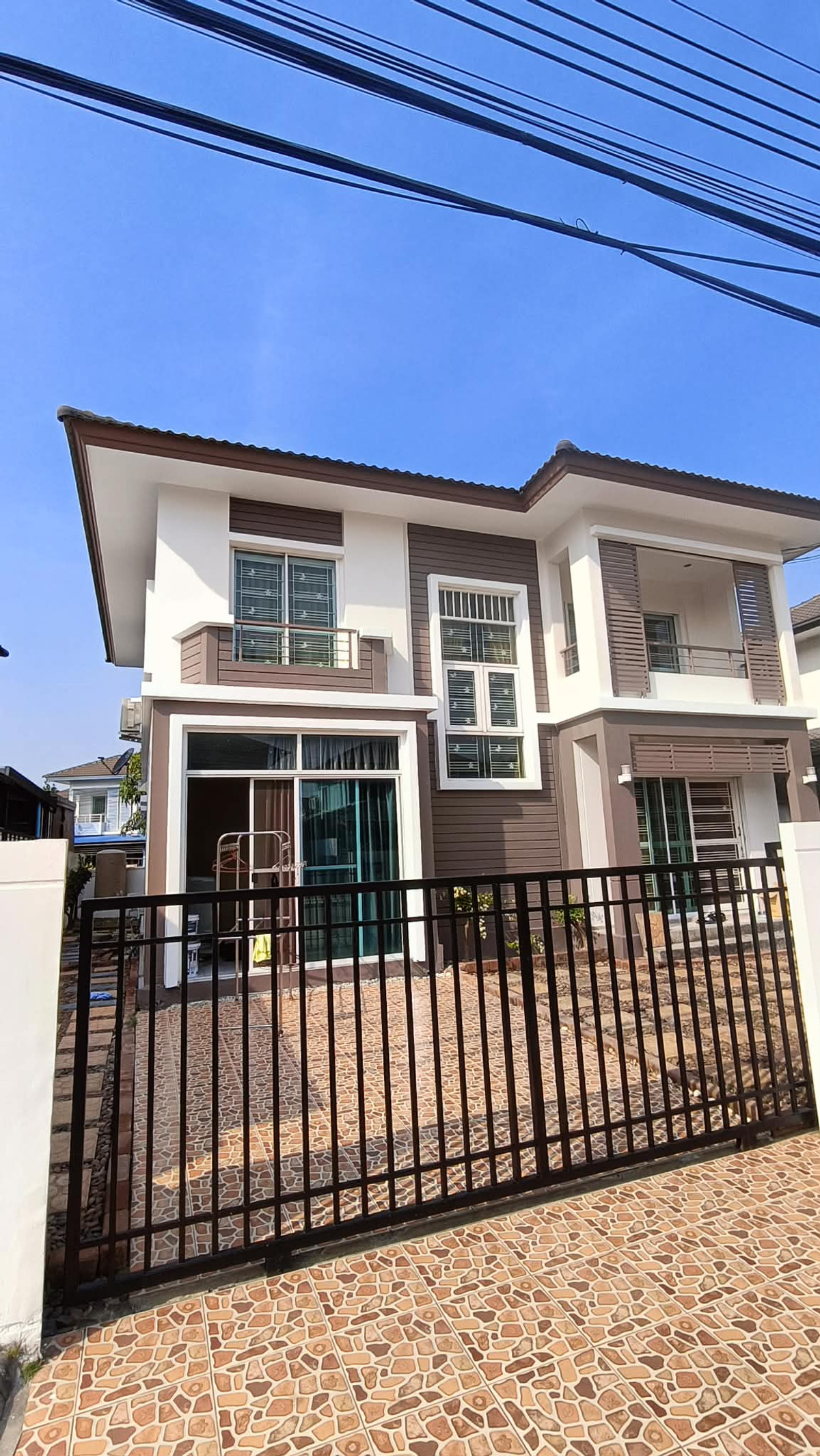 For RentHouseNonthaburi, Bang Yai, Bangbuathong : For rent, detached house in Soi Kaew In, Nonthaburi, location: Pruksa Village 28, Soi Kaew In, 29,000 baht per month, negotiable to reduce price.