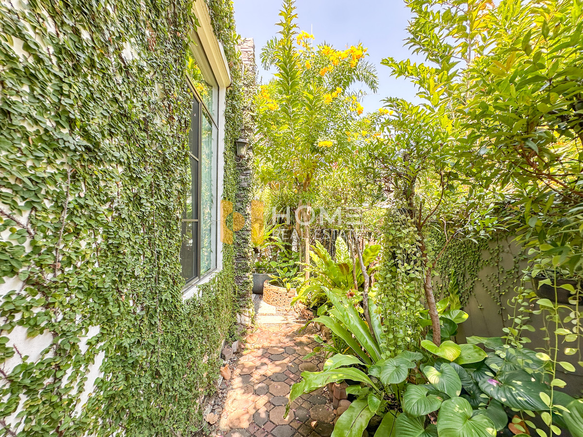 ขายบ้านบางนา แบริ่ง ลาซาล : บ้านสวนอังกฤษ ร่มรื่นตั้งแต่ก้าวแรก 🌿 มัณฑนา ศรีนครินทร์ - บางนา / 4 ห้องนอน (ขาย), Mantana Srinakarin - Bangna / 4 Bedrooms (FOR SALE) YOK058