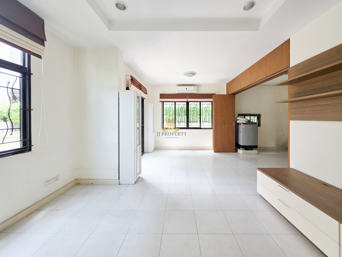 For SaleHouseSeri Thai, Ramkhamhaeng Nida : Single house in the Seri Thai area, near the expressway, Synphaet Hospital. Fashion Island Mall