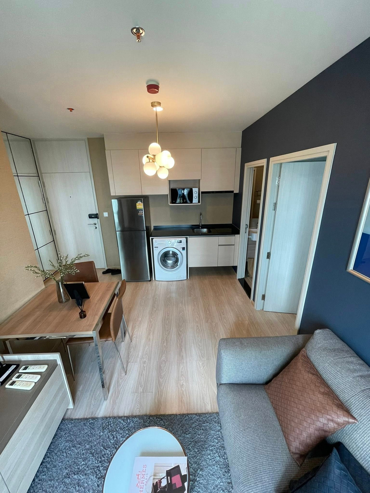 For SaleCondoRatchadapisek, Huaikwang, Suttisan : Noble Revolve Ratchada 2 / 2 Bedrooms (FOR SALE), Noble Revolve Ratchada 2 / 2 Bedrooms (For Sale) TARN243