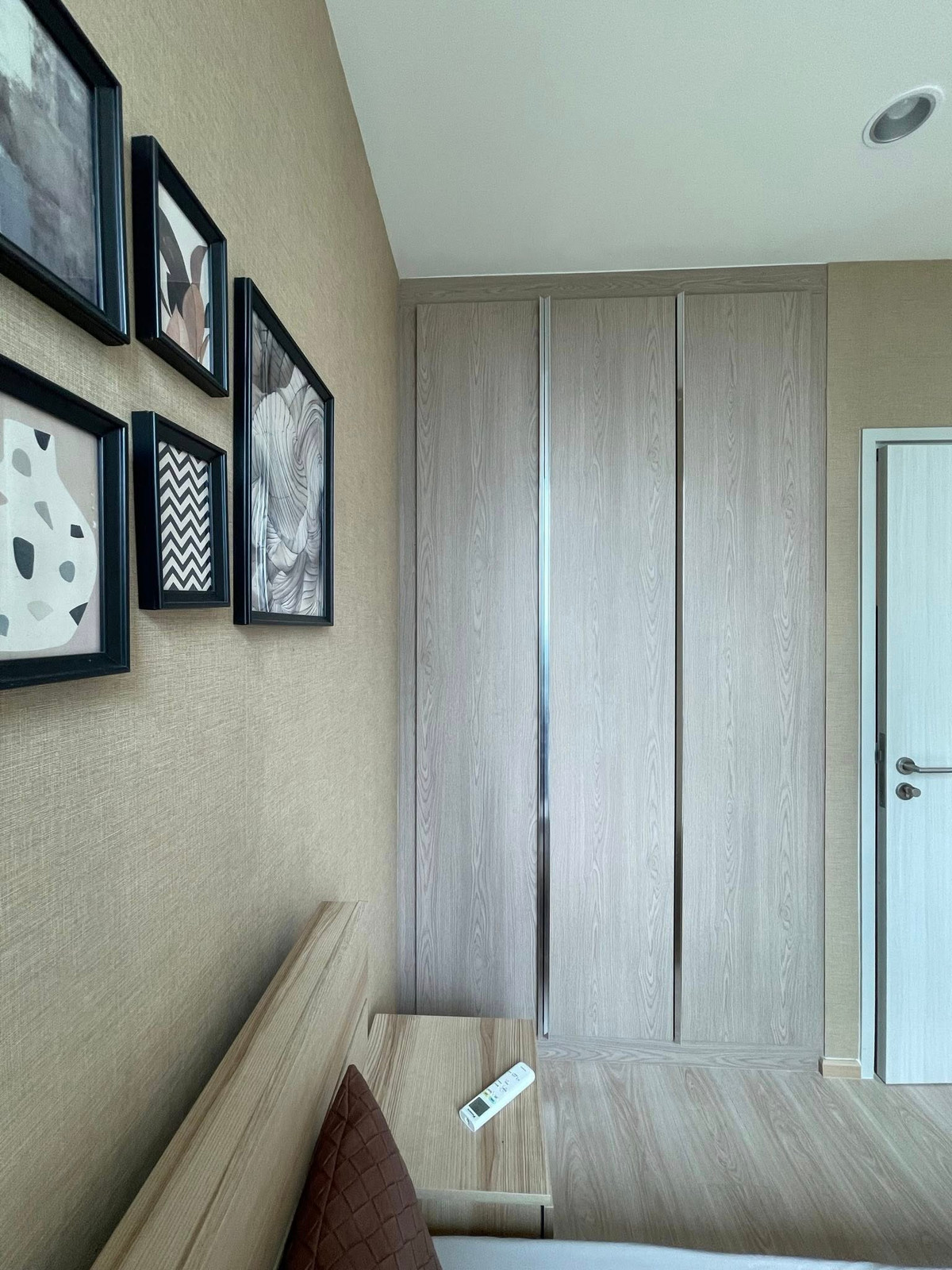 For SaleCondoRatchadapisek, Huaikwang, Suttisan : Noble Revolve Ratchada 2 / 2 Bedrooms (FOR SALE), Noble Revolve Ratchada 2 / 2 Bedrooms (For Sale) TARN243