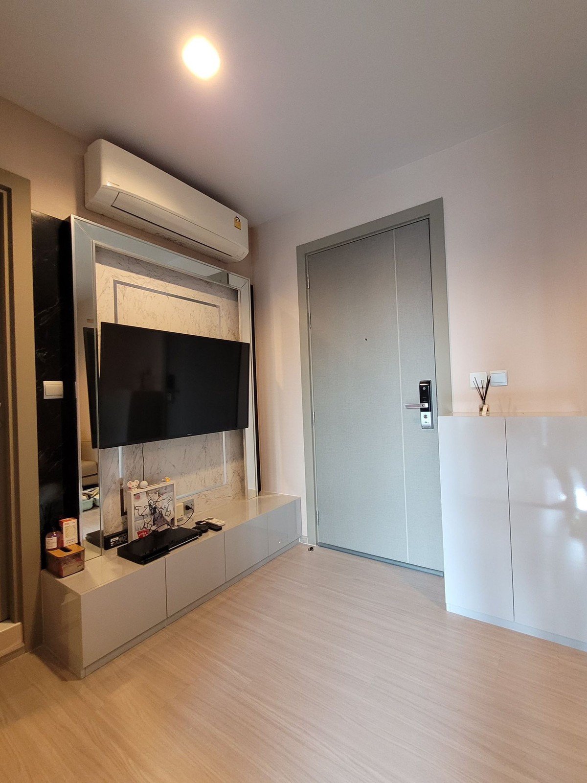 For SaleCondoRama9, Petchburi, RCA : Life Asoke - Rama 9 / 1 Bedroom (FOR SALE), Life Asoke Rama 9 / 1 Bedroom (For Sale) TARN241