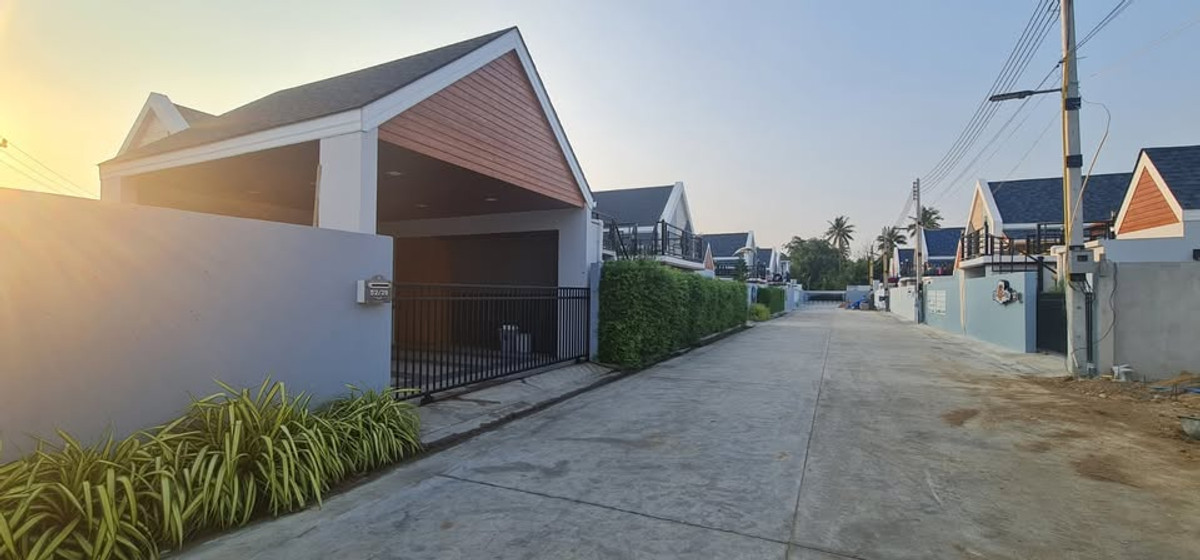 ให้เช่าพัทยา บางแสน ชลบุรี สัตหีบ : พูลวิลล่า พื้นที่ 105 ตร.ว. ซอยวัดญาณ / 3 ห้องนอน (เช่า), Pool villa, area 105 sq wa., Soi Wat Yan / 3 Bedrooms (FOR RENT) BEWN063