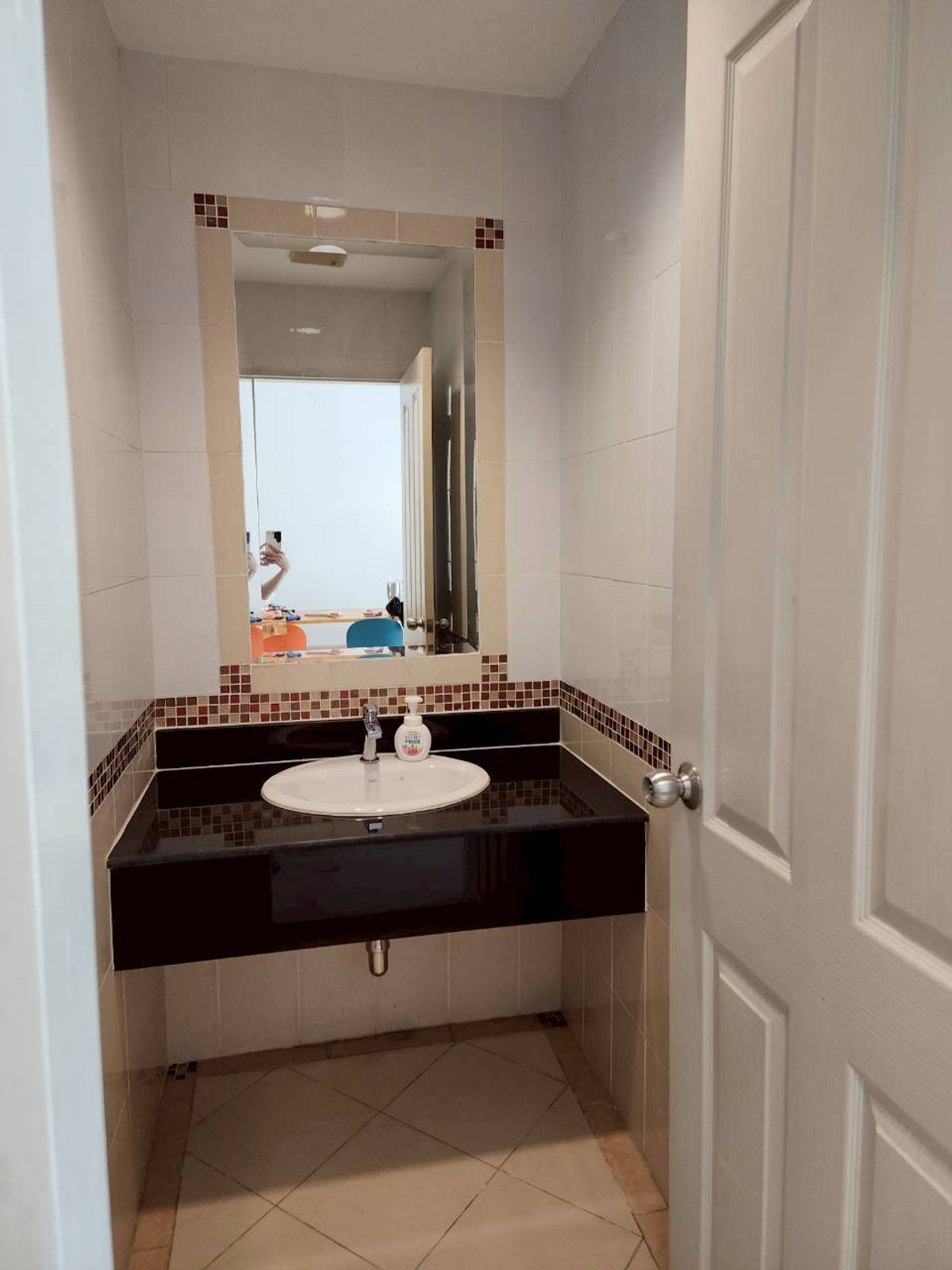 For SaleTownhomeThaphra, Talat Phlu, Wutthakat : 3-story townhome in the heart of Sathorn-Taksin area, near BTS Wutthakat.