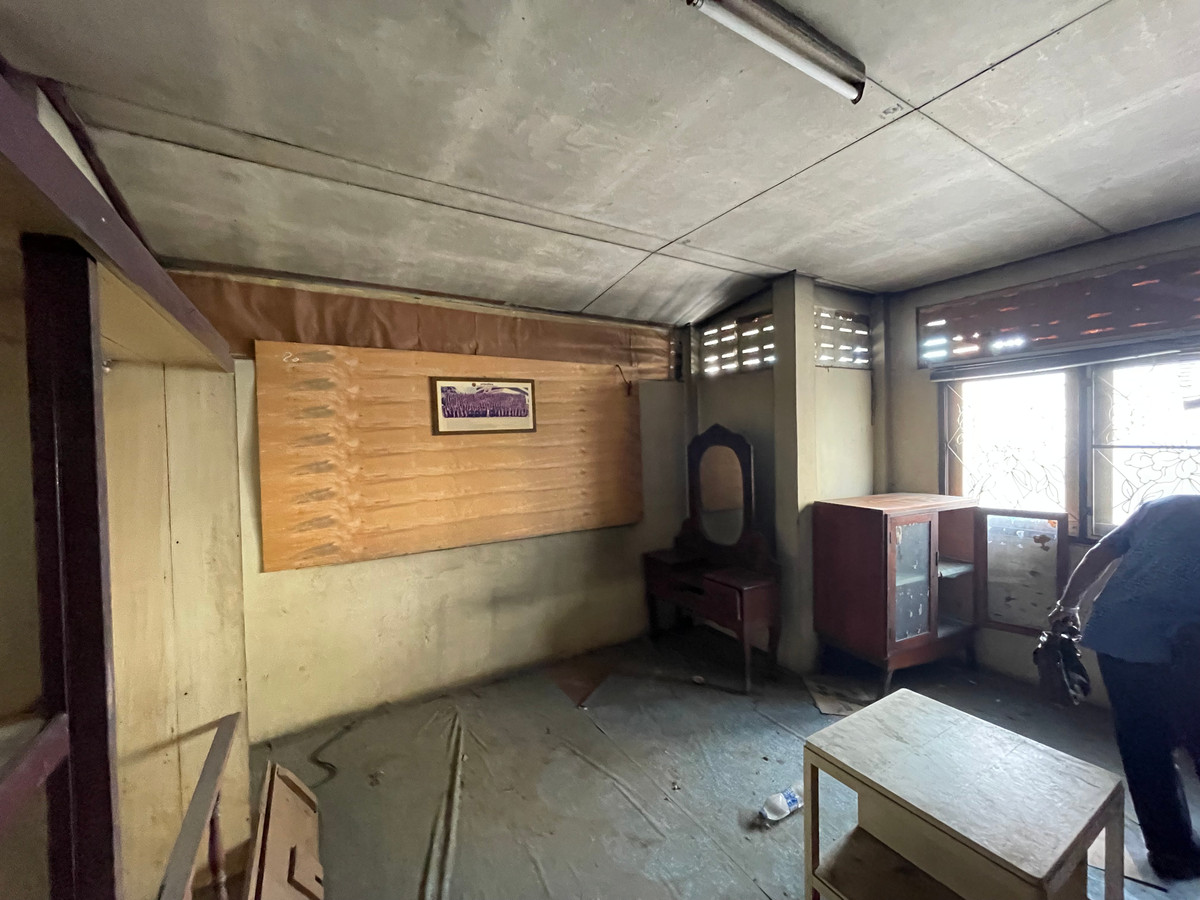 For SaleLandBang kae, Phetkasem : Empty land for sale, Soi Yaem Chaeng, behind Bang Chak gas station.