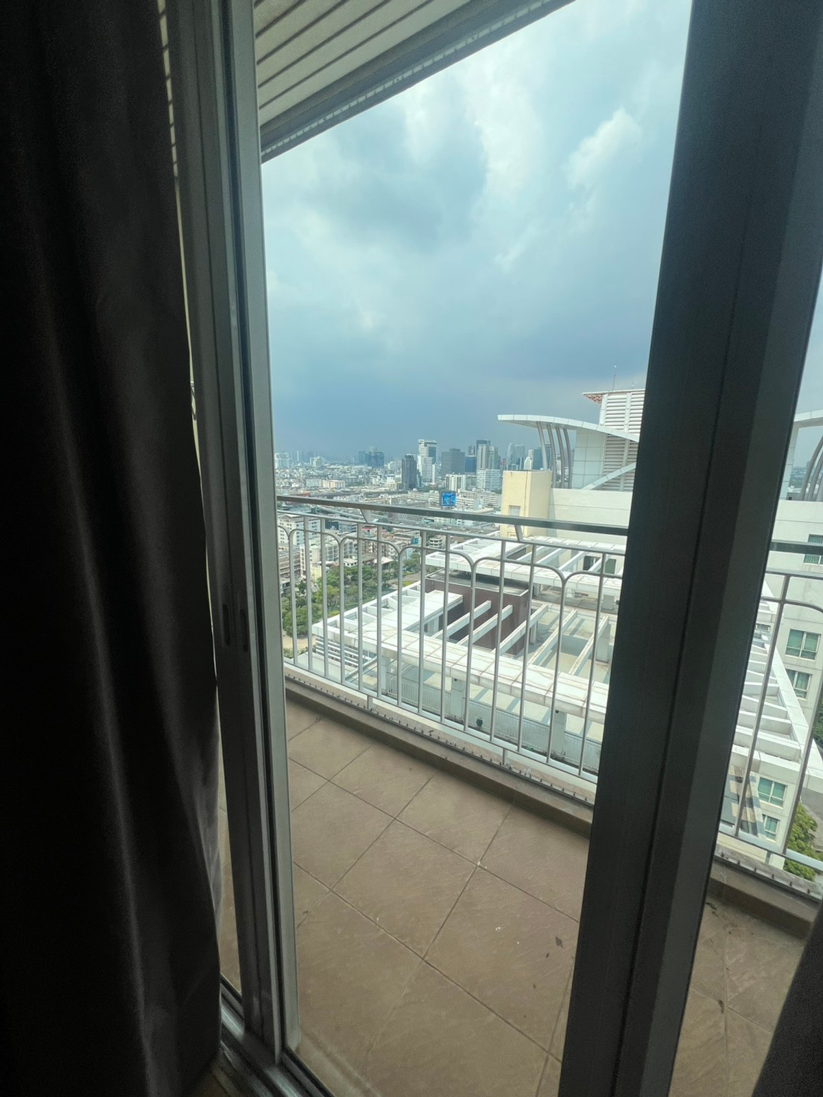 For SaleCondoRatchathewi,Phayathai : Complete Ratchaprarob 55 sq.m. Please add LINE ID @806qphgn o8415o5483