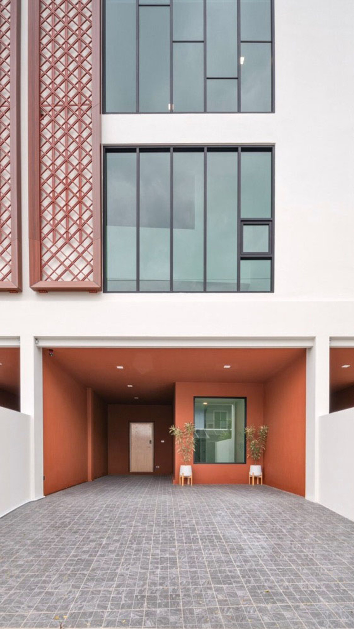 For RentHome OfficeYothinpattana,CDC : 4-story home office, good location, beautifully decorated, for rent in Ramintra-Nakniwat area. Near Paolo Hospital Chokchai 4, only 1.8 km.