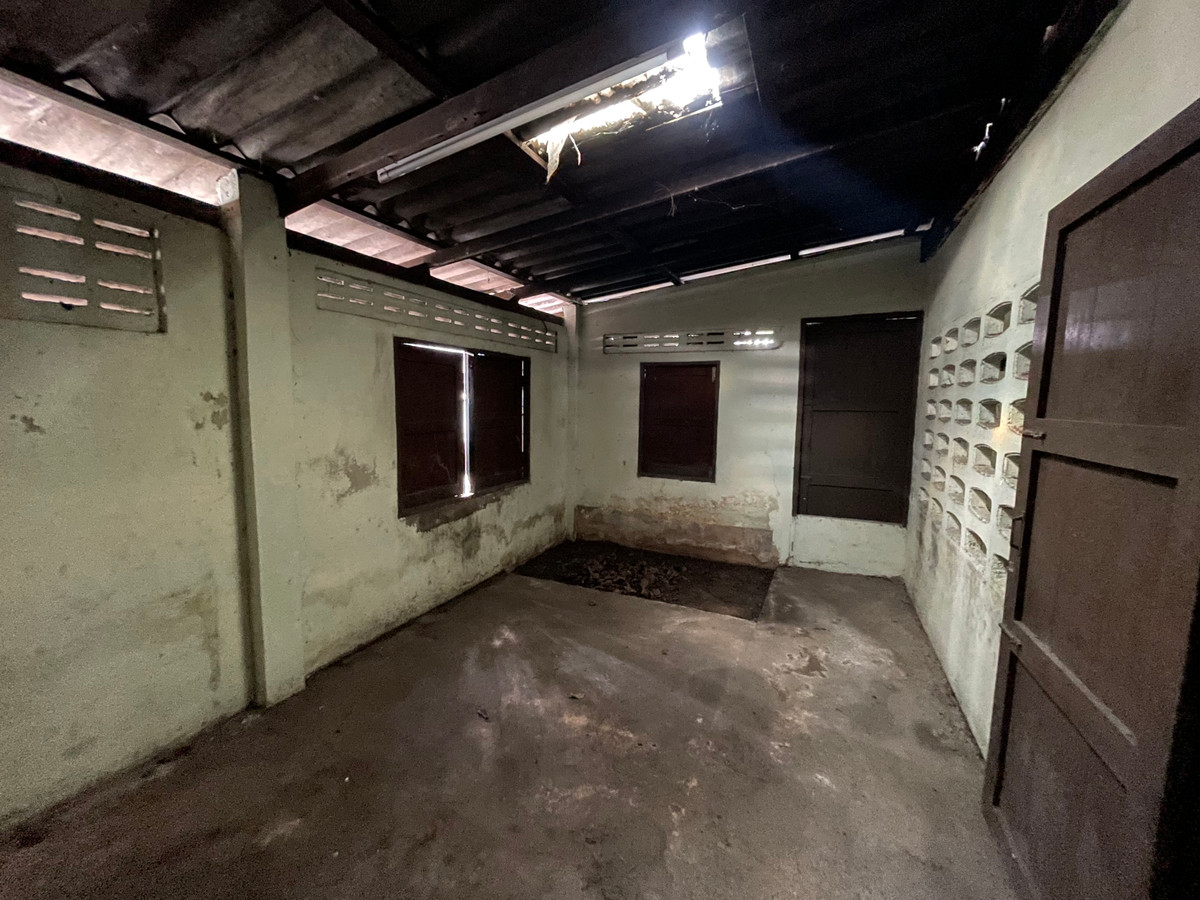 For SaleLandBang kae, Phetkasem : Empty land for sale, Soi Yaem Chaeng, behind Bang Chak gas station.