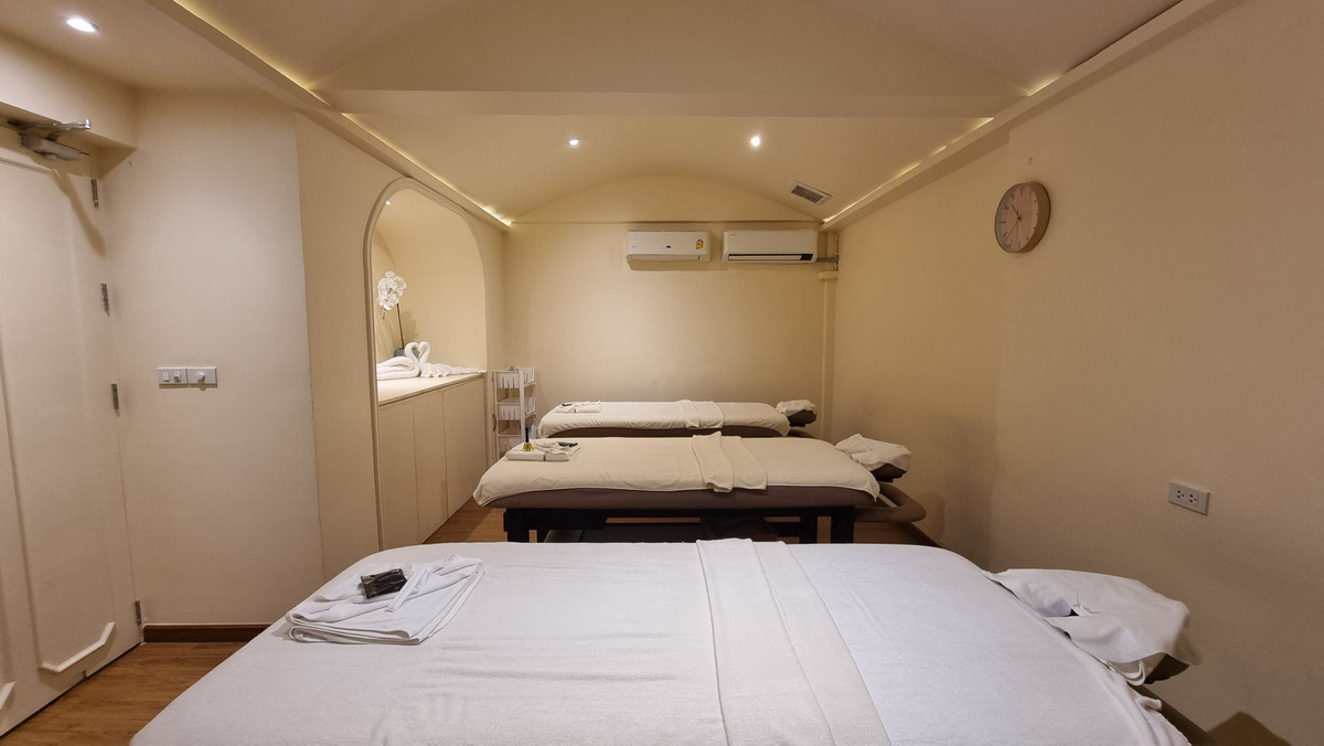 For RentRetail SpaceSukhumvit, Asoke, Thonglor : For rent, Spa Thonglor, a 3-story townhouse, size 400 sq m.